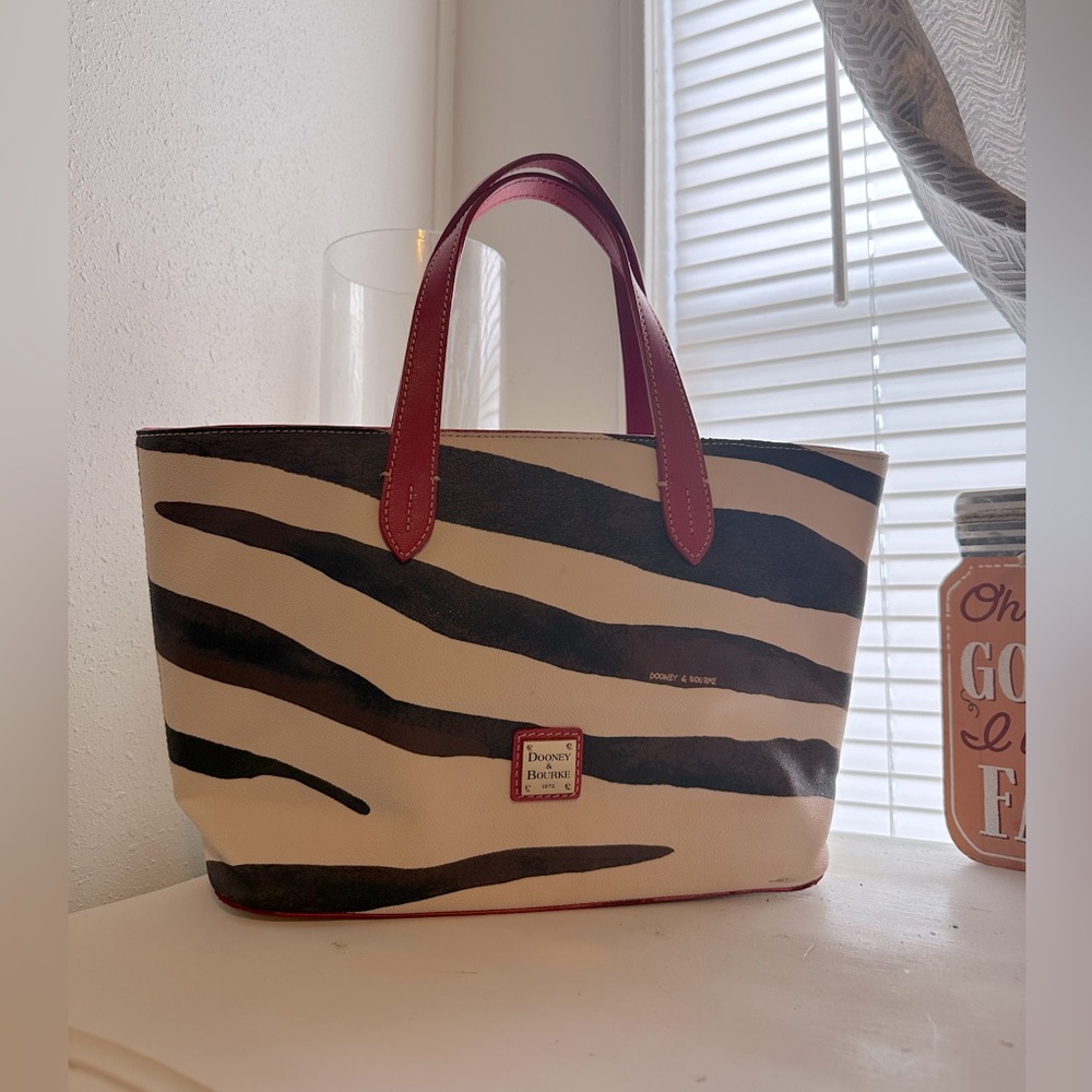 Dooney & bourke bag